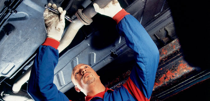 Mechanic performing MOT test